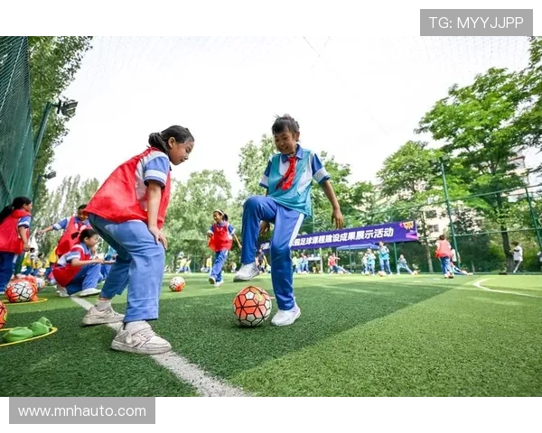 李丽的足球人生：从青涩少女到职业球员的成长之路