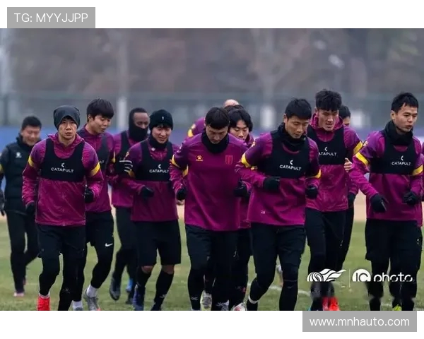 杭州与武汉足球队赛后复盘团队协作分析与战术总结 杭州与武汉足球队赛后复盘团队协作分析与战术总结